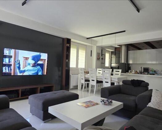 МОДЕРЕН КОМФОР ВО ХРОМ – ЕЛЕГАНЦИЈА, ТЕХНОЛОГИЈА И РЕЛАКС