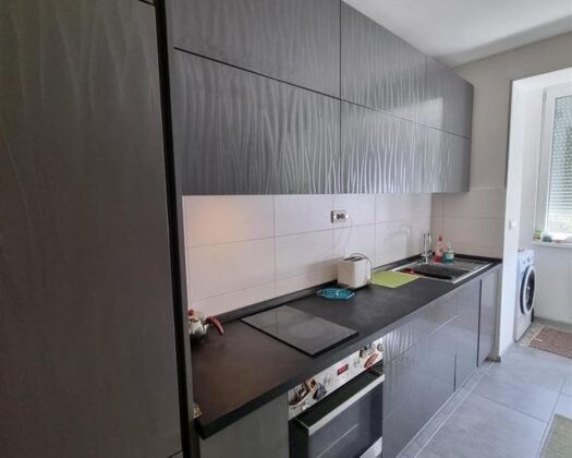 СЕ ПРОДАВА – ЕКСКЛУЗИВЕН СТАН ВО СРЦЕТО НА ЦЕНТАР! ГТЦ Поглед кон Камен Мост | Целосно реновиран | Опремен | Веднаш вселив