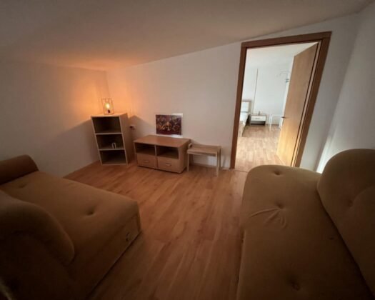 СЕ ПРОДАВА КОМПЛЕТНО ОПРЕМЕН СТАН,спремен за вселување веднаш.КИСЕЛА ВОДА