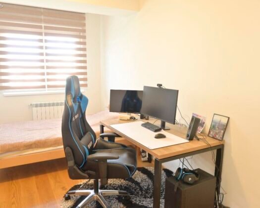 МОДЕРЕН ЛУКСУЗ СО ВИДИК КОН ВАРДАР Карпош                                                   Продаваме ексклузивен наместен стан со совршен баланс меѓу елеганција, удобност и функционален дизајн.