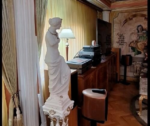 СЕ ПРОДАВА ЕКСКЛУЗИВЕН ЛУКСУЗЕН СТАН СО ГОЛЕМ ДВОР ВО НОВО ЛИСИЧЕ 🌟