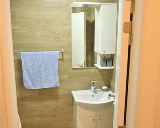 МОДЕРЕН ЛУКСУЗ СО ВИДИК КОН ВАРДАР ✨📍 Карпош📢📢📢 Продаваме ексклузивен наместен стан со совршен баланс меѓу елеганција, удобност и функционален дизајн.