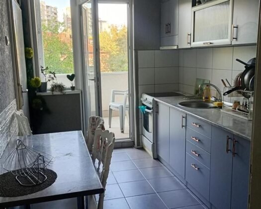 СЕ ПРОДАВА СТАН ВО ЦЕНТАР – 94m²! Локација: Позади ЗОИЛ – одлична и мирна позиција во срцето на градот!