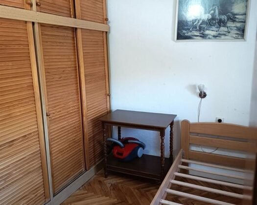 СЕ ПРОДАВА СТАН – КАРПОШ 3