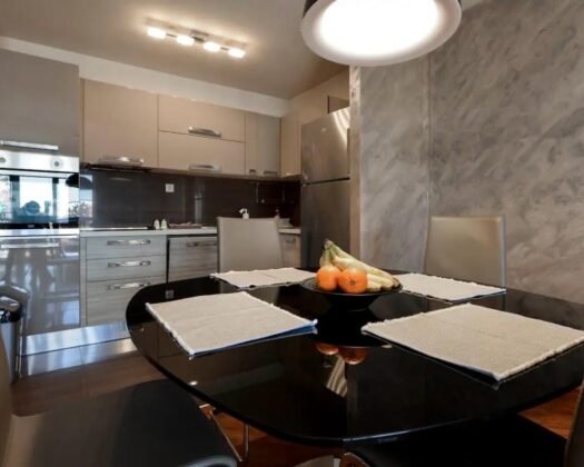 СЕ ПРОДАВА ЛУКСУЗЕН СТАН – КАЈ УНИВЕРЗАЛНА САЛА, СКОПЈЕ. Една од најбараните локации во центарот!