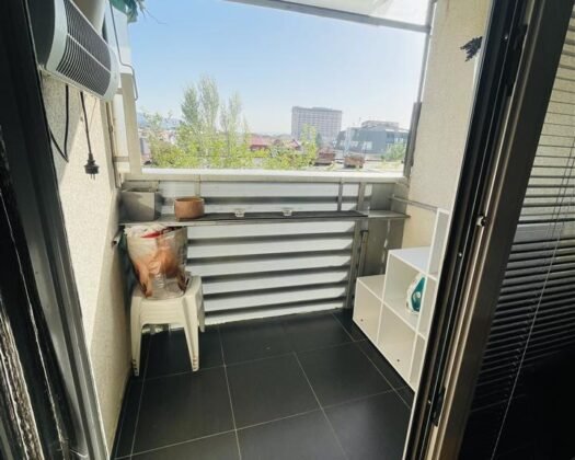 СЕ ПРОДАВА СТАН КАЈ СИМПО ЦРНИЧЕ.