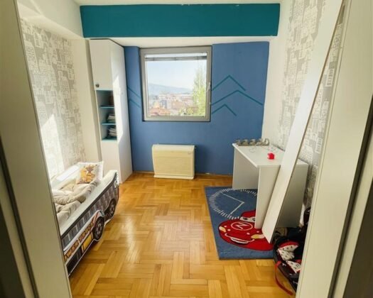 СЕ ПРОДАВА СТАН КАЈ СИМПО ЦРНИЧЕ.