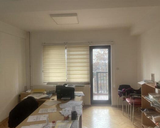  СЕ ИЗДАВА СТАН ЗА ДЕЛОВНО РАБОТЕЊЕ!  Локација: Аеродром – супер позиција, лесно достапна! Површина: 57 m² Целосно реновиран   Слободен од: 01.01.2026💶 Цена: 250€ месечно