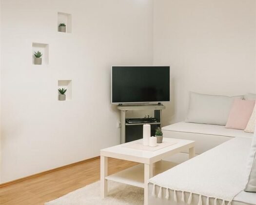 ПРОДАЖБА НА РЕНОВИРАН СТАН – 49m², БЛИЗУ DIAMOND MALL!