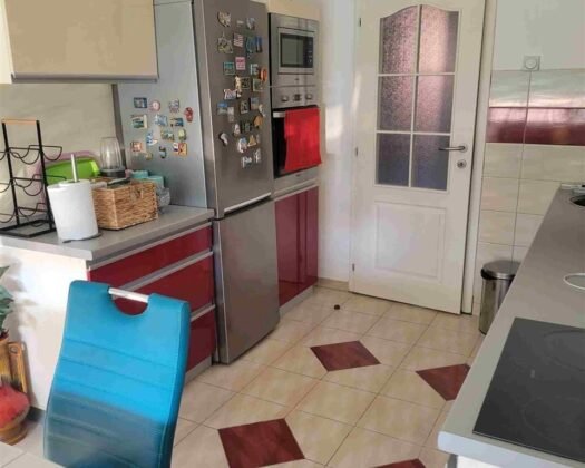  СЕ ПРОДАВА СТАН ВО КАПИШТЕЦ – 64m² (во имотен лист) / 75m² вкупна корисна површина!  Одлична локација во Капиштец, веднаш вселив!